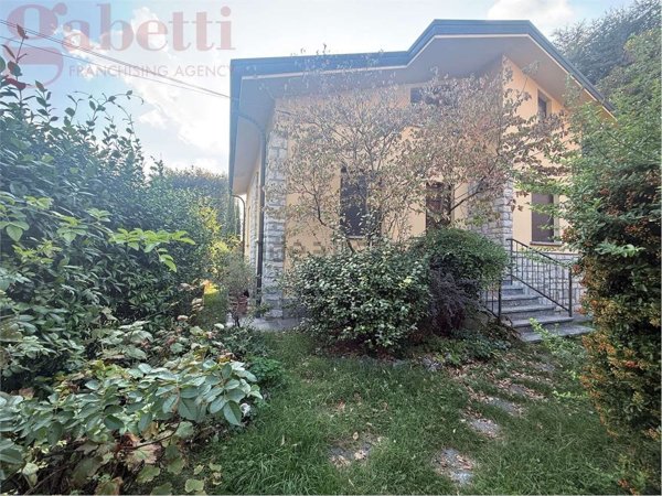 casa indipendente in vendita a Canzo