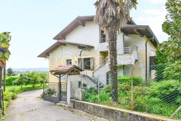 casa indipendente in vendita a Capiago Intimiano in zona Olmeda
