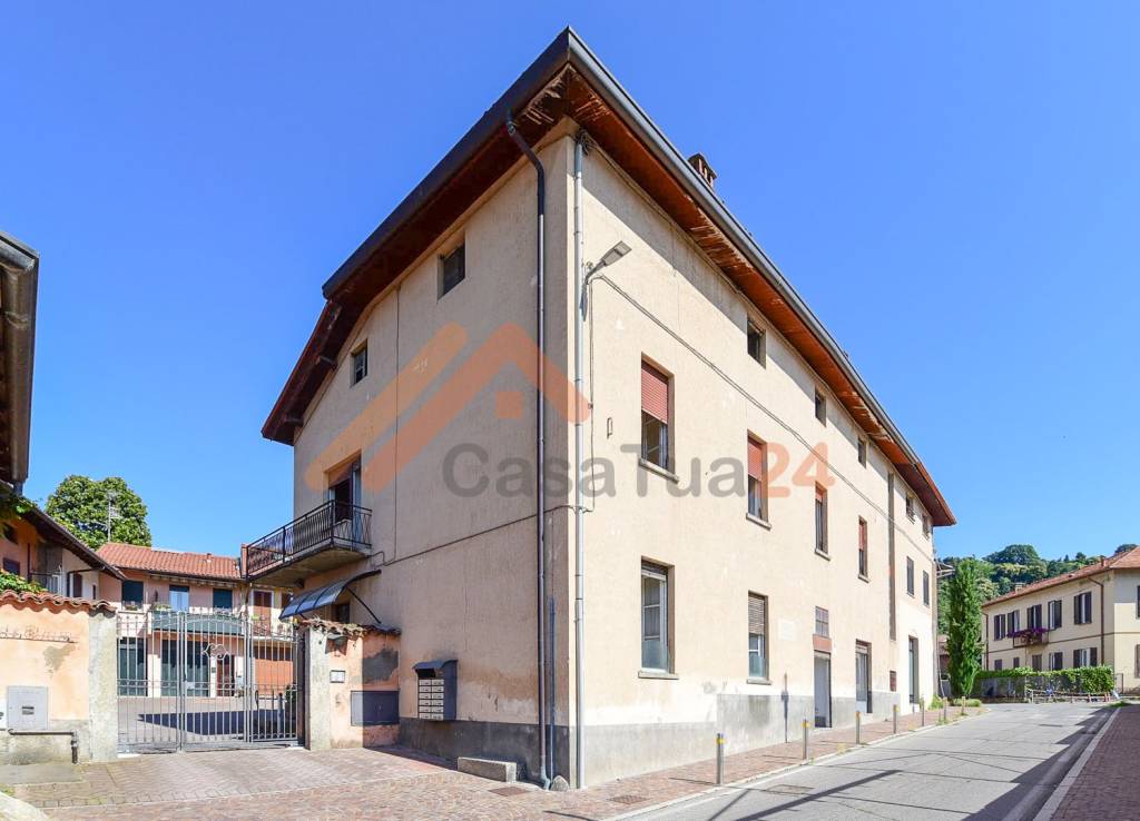 casa indipendente in vendita a Capiago Intimiano