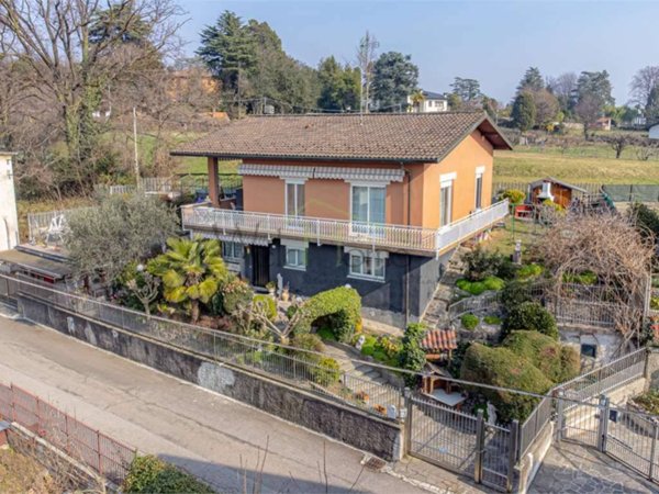 casa indipendente in vendita a Capiago Intimiano