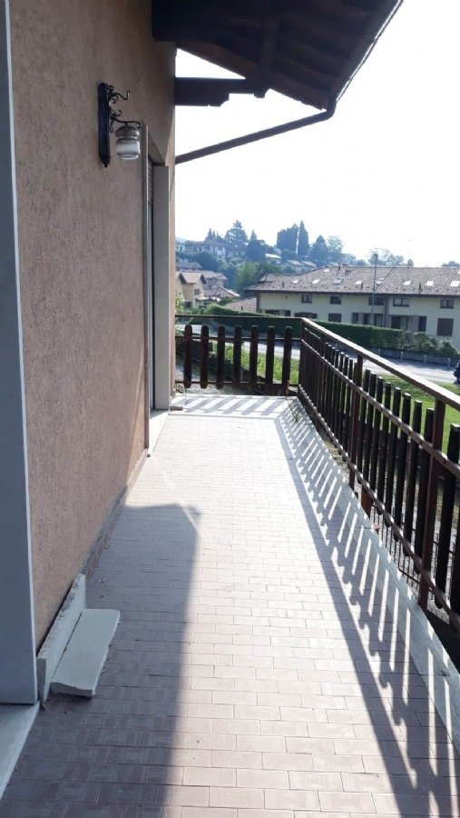 casa indipendente in vendita a Capiago Intimiano