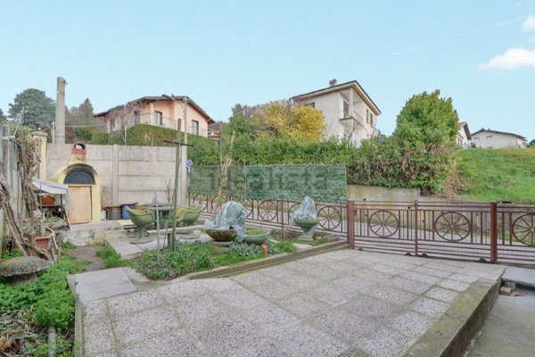 appartamento in vendita a Capiago Intimiano