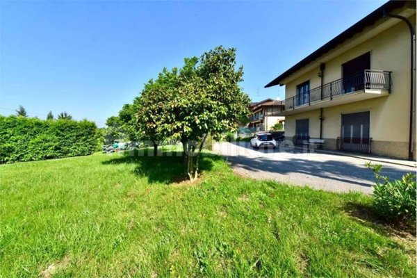 casa indipendente in vendita a Capiago Intimiano