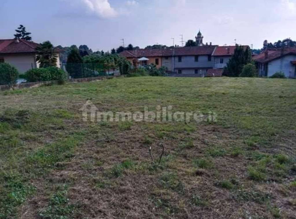 terreno edificabile in vendita a Capiago Intimiano