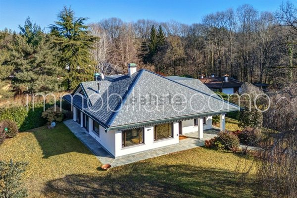 casa indipendente in vendita a Capiago Intimiano