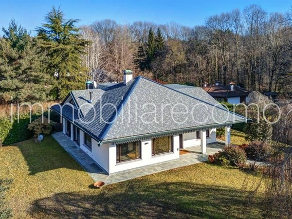 casa indipendente in vendita a Capiago Intimiano