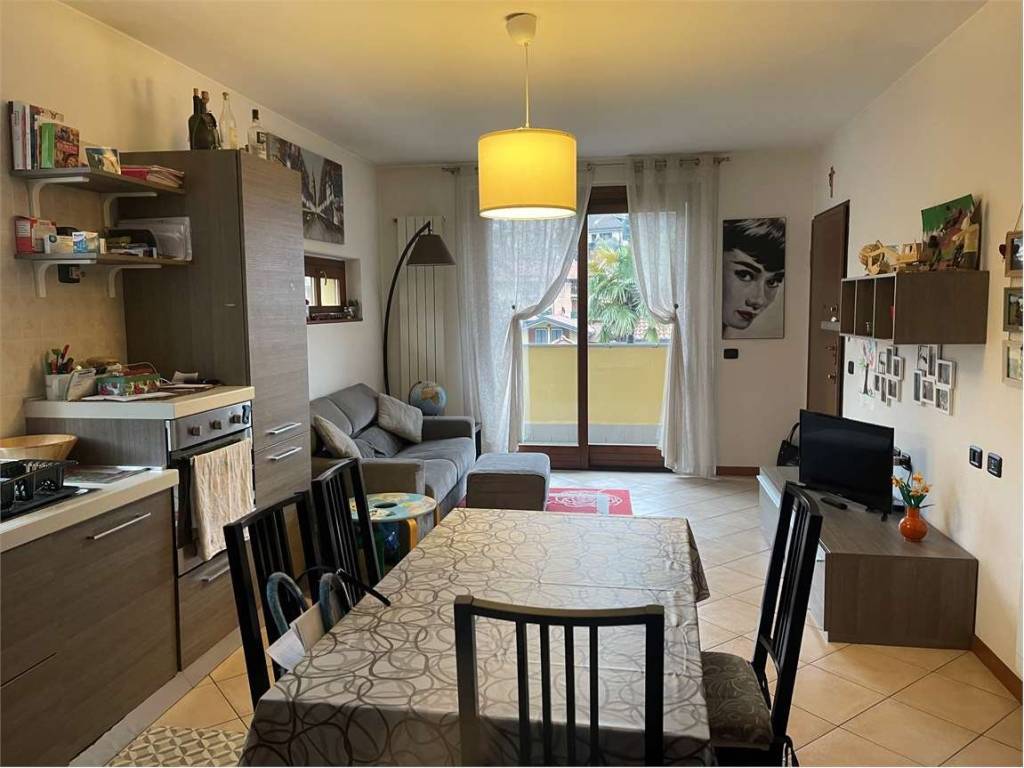 appartamento in vendita a Capiago Intimiano in zona Olmeda