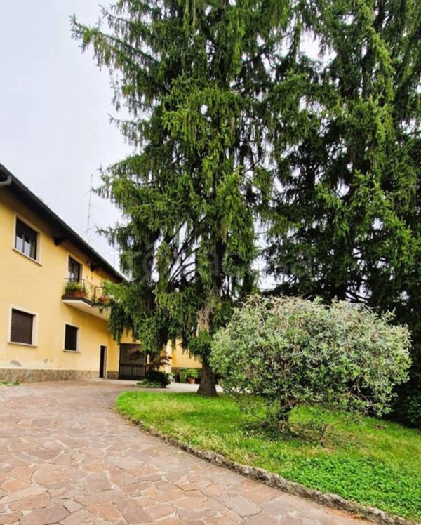 casa indipendente in vendita a Capiago Intimiano in zona Olmeda