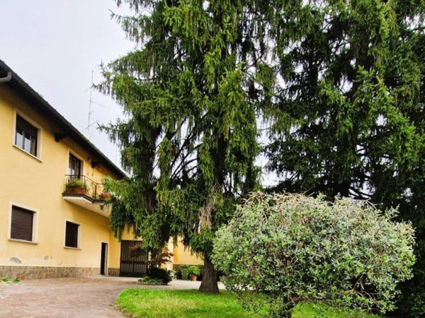 casa indipendente in vendita a Capiago Intimiano in zona Olmeda