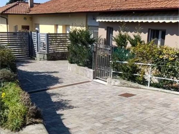 appartamento in vendita a Capiago Intimiano in zona Olmeda