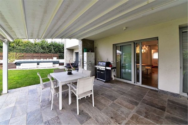 appartamento in vendita a Capiago Intimiano