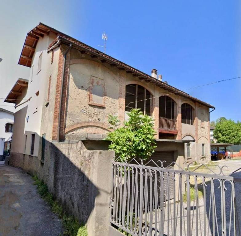 casa indipendente in vendita a Capiago Intimiano