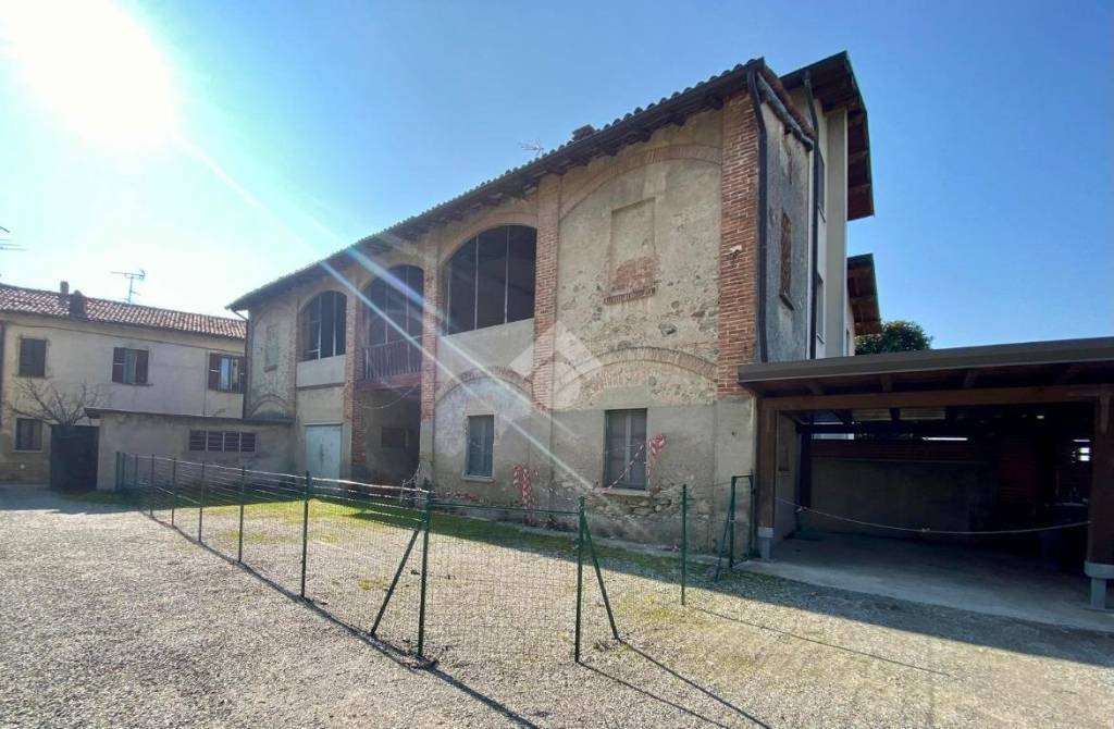 casa indipendente in vendita a Capiago Intimiano