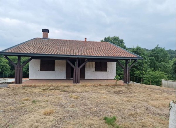 casa indipendente in vendita a Capiago Intimiano