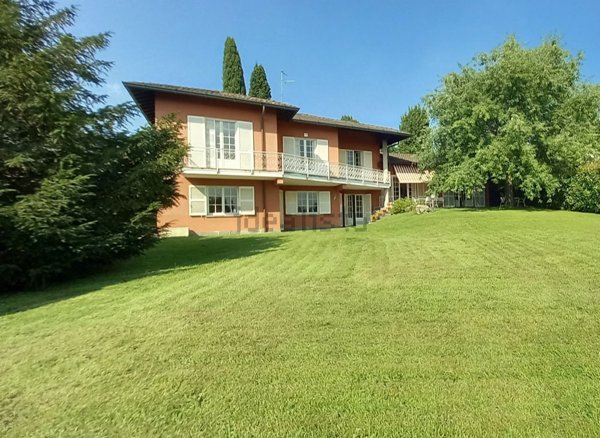 casa indipendente in vendita a Capiago Intimiano