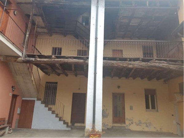 casa indipendente in vendita a Capiago Intimiano