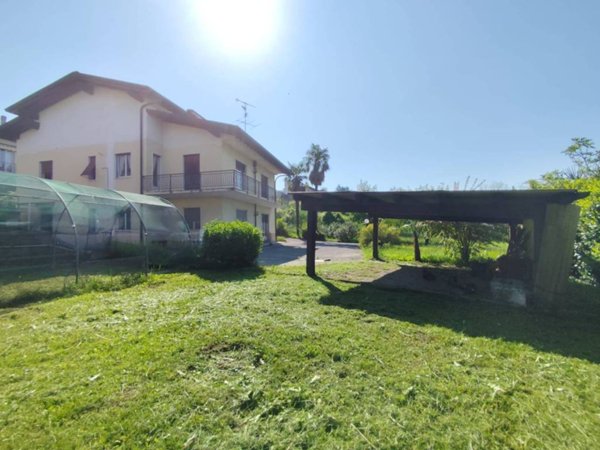 casa indipendente in vendita a Capiago Intimiano in zona Olmeda