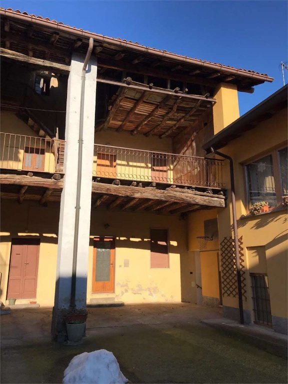 casa indipendente in vendita a Capiago Intimiano