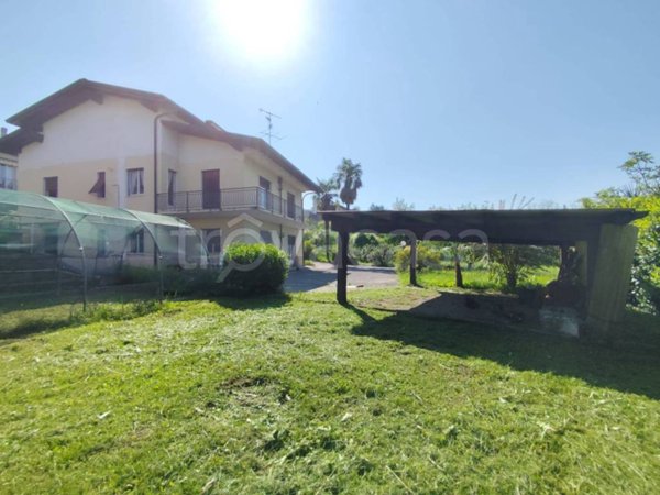 casa indipendente in vendita a Capiago Intimiano