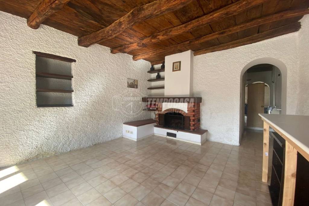 appartamento in vendita a Capiago Intimiano