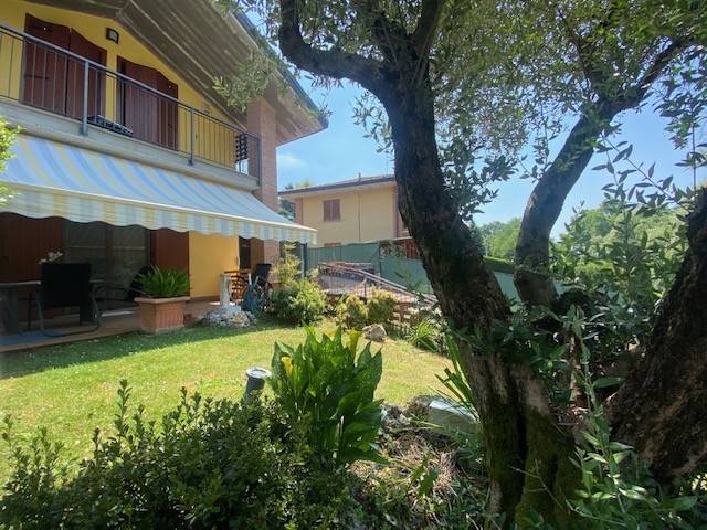 casa indipendente in vendita a Capiago Intimiano