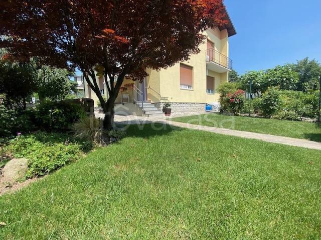 casa indipendente in vendita a Capiago Intimiano
