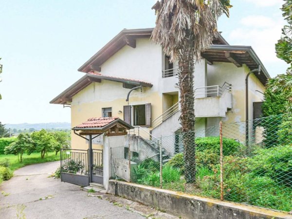 casa indipendente in vendita a Capiago Intimiano in zona Olmeda