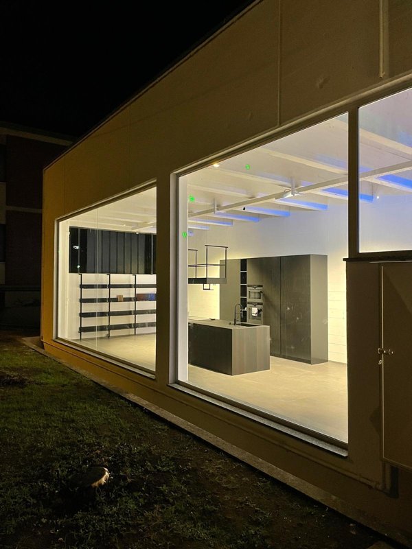 locale di sgombero in vendita a Capiago Intimiano