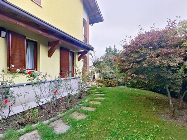 appartamento in vendita a Capiago Intimiano