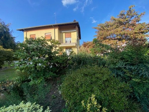 appartamento in vendita a Capiago Intimiano