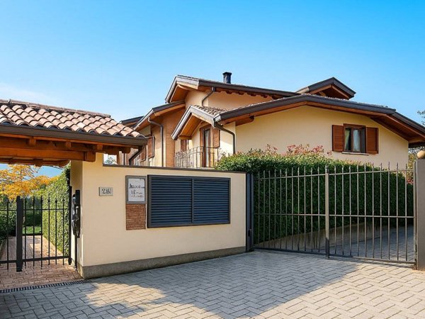 appartamento in vendita a Capiago Intimiano