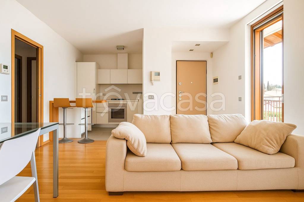 appartamento in vendita a Capiago Intimiano