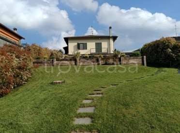 casa indipendente in vendita a Capiago Intimiano