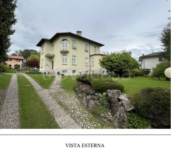 casa indipendente in vendita a Capiago Intimiano