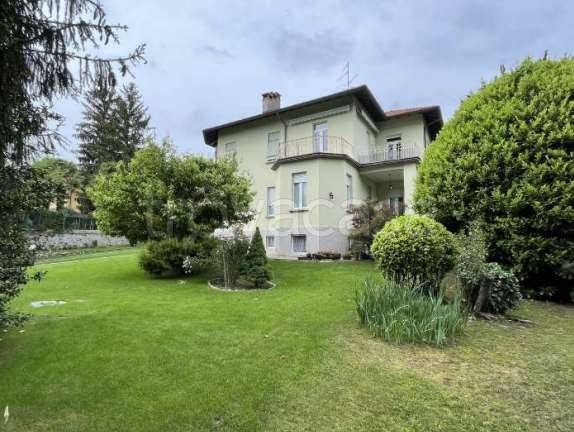 appartamento in vendita a Capiago Intimiano