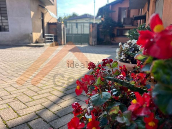 casale in vendita a Capiago Intimiano