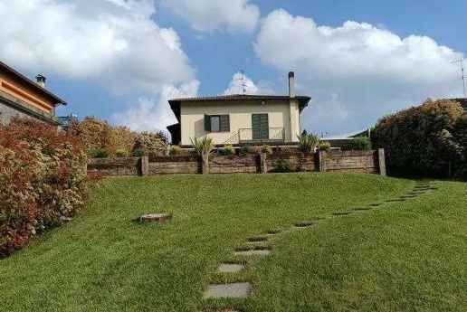 casa indipendente in vendita a Capiago Intimiano in zona Olmeda