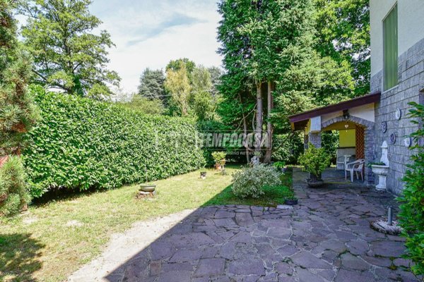 casa indipendente in vendita a Capiago Intimiano