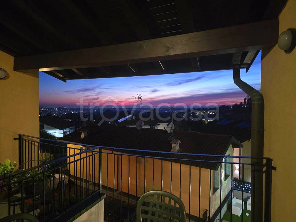 appartamento in vendita a Capiago Intimiano