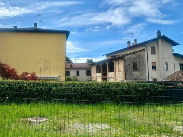 casa indipendente in vendita a Capiago Intimiano in zona Olmeda