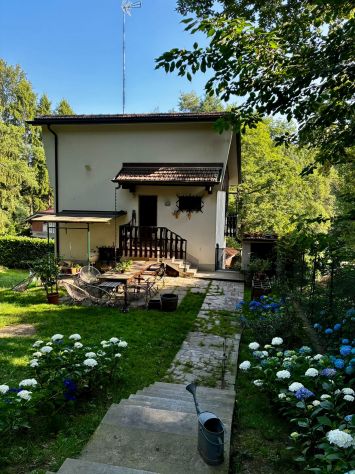 casa indipendente in vendita a Capiago Intimiano