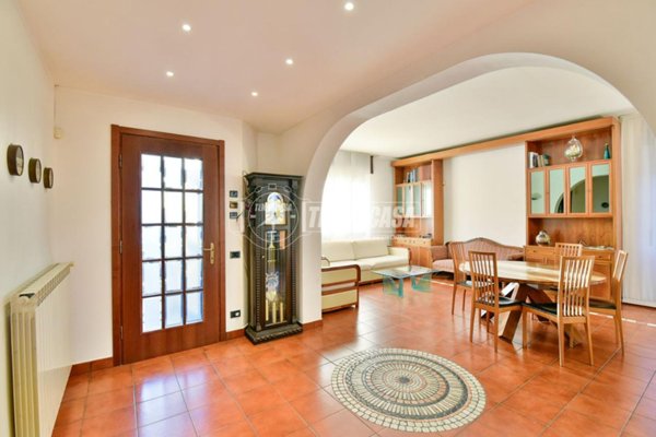 appartamento in vendita a Capiago Intimiano