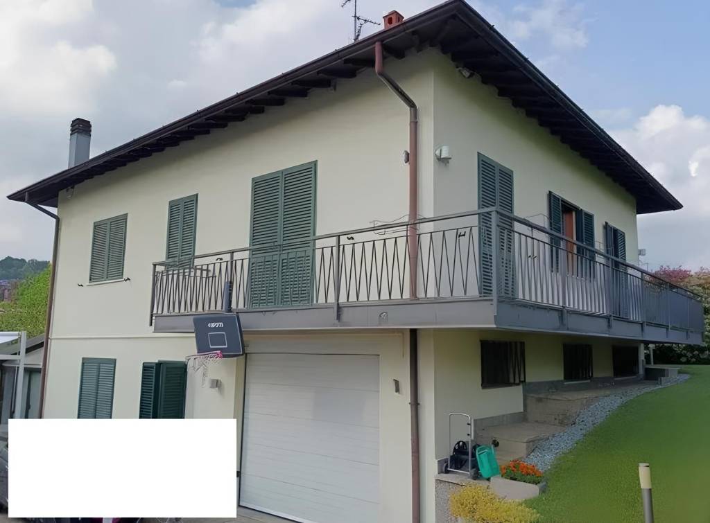 casa indipendente in vendita a Capiago Intimiano