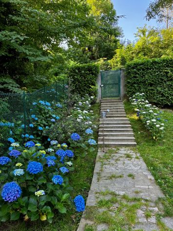 casa indipendente in vendita a Capiago Intimiano