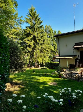 casa indipendente in vendita a Capiago Intimiano