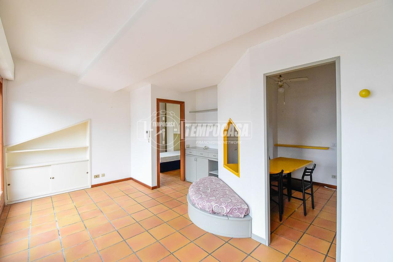 appartamento in vendita a Capiago Intimiano