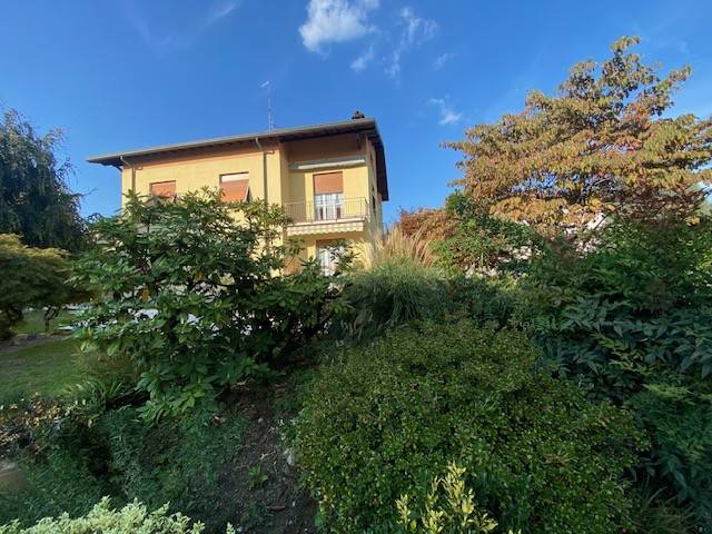 casa indipendente in vendita a Capiago Intimiano