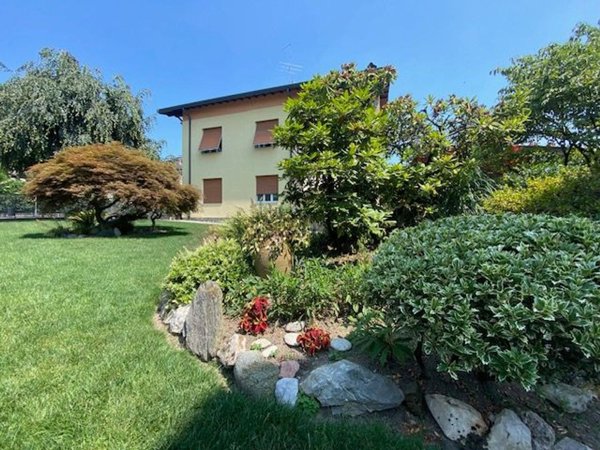 appartamento in vendita a Capiago Intimiano