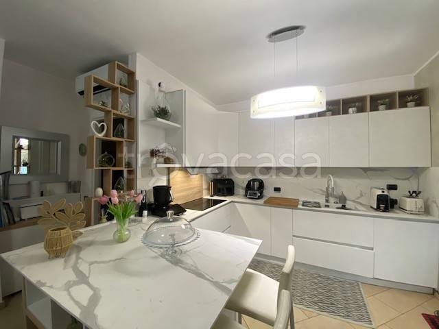 casa indipendente in vendita a Capiago Intimiano