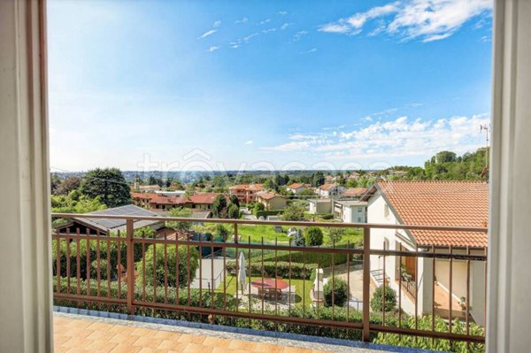 appartamento in vendita a Capiago Intimiano